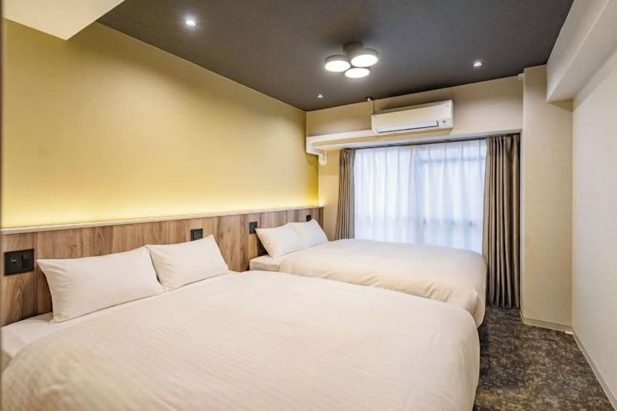 Soundproofing, free WiFi, bed sheets