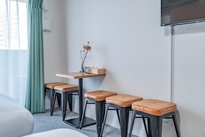 Free WiFi, bed sheets - Apartment Hotel 11 Namba Minami Shin-Imamiya (Osaka)
