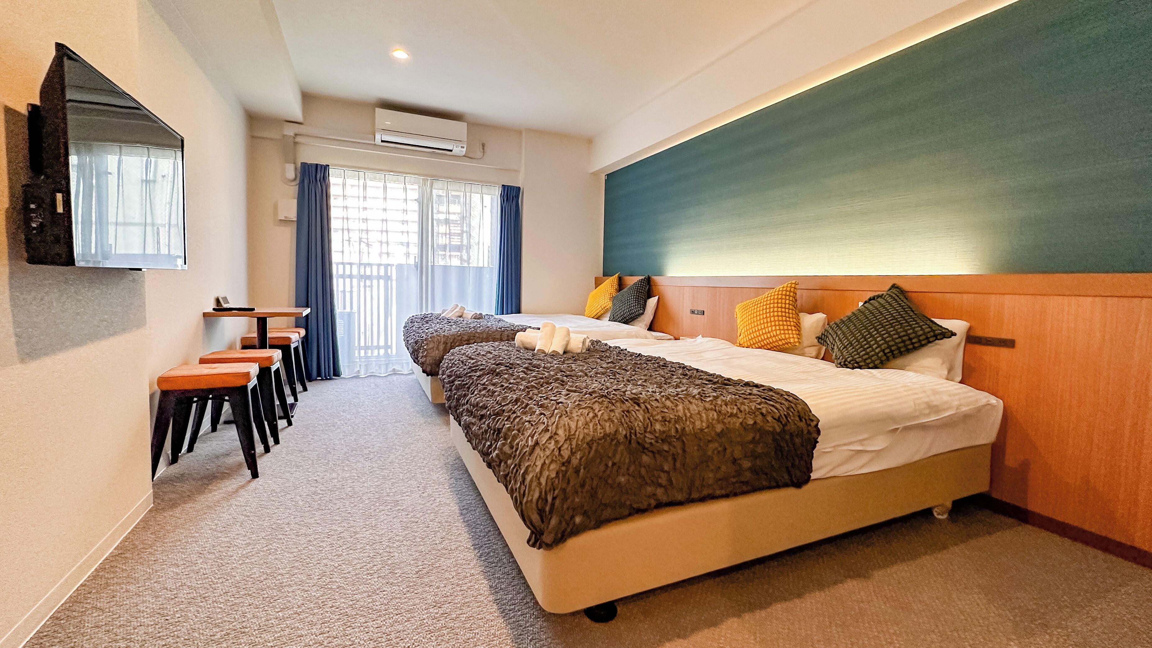 Standard Quadruple Room, 2 Queen Beds, Non Smoking | Free WiFi, bed sheets