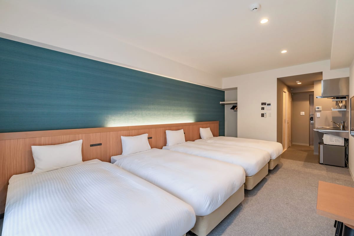 Free WiFi, bed sheets