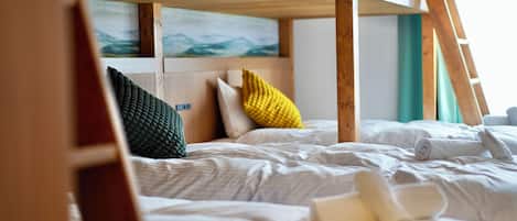 Suite, meerdere bedden, niet-roken, privébadkamer | 1 slaapkamer, gratis wifi, beddengoed