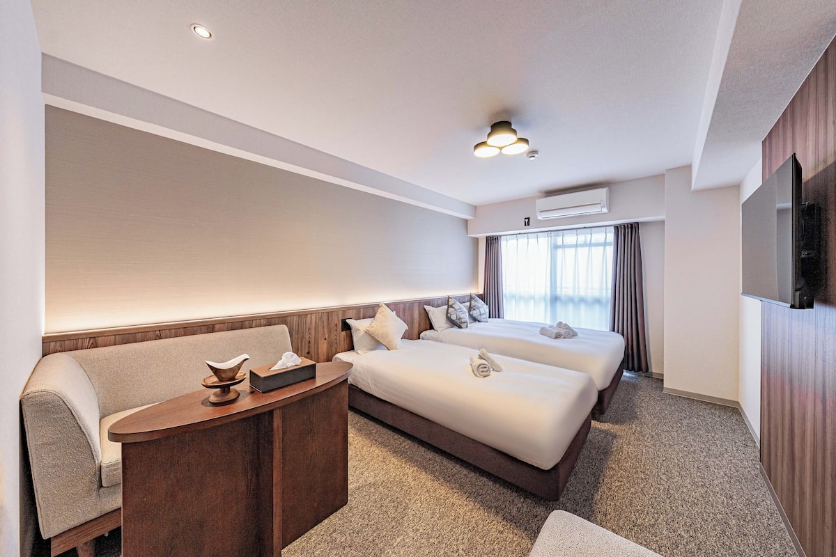 Quarto triplo, sacada | Wi-Fi de cortesia, roupa de cama