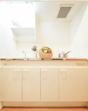 트리플룸, 발코니 | 전용 주방 | 냉장고, 전자레인지, 전기 주전자, 조리 도구/접시/주방 기구