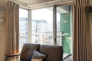 Soundproofing, free WiFi - Lite House Dotonbori (Osaka)