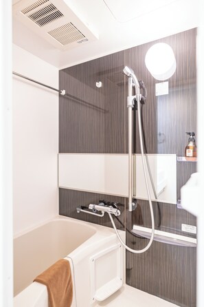 Standard-herbergi með tvíbreiðu rúmi - 1 meðalstórt tvíbreitt rúm - reyklaust | Baðherbergi | Sturta, snyrtivörur án endurgjalds, hárblásari, inniskór