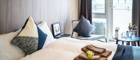 Soundproofing, free WiFi