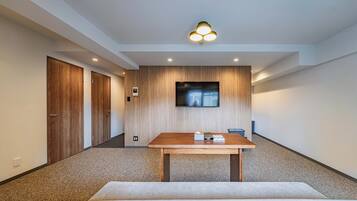 Family Suite, Multiple Beds, Non Smoking, Refrigerator | 2 bedrooms, free WiFi