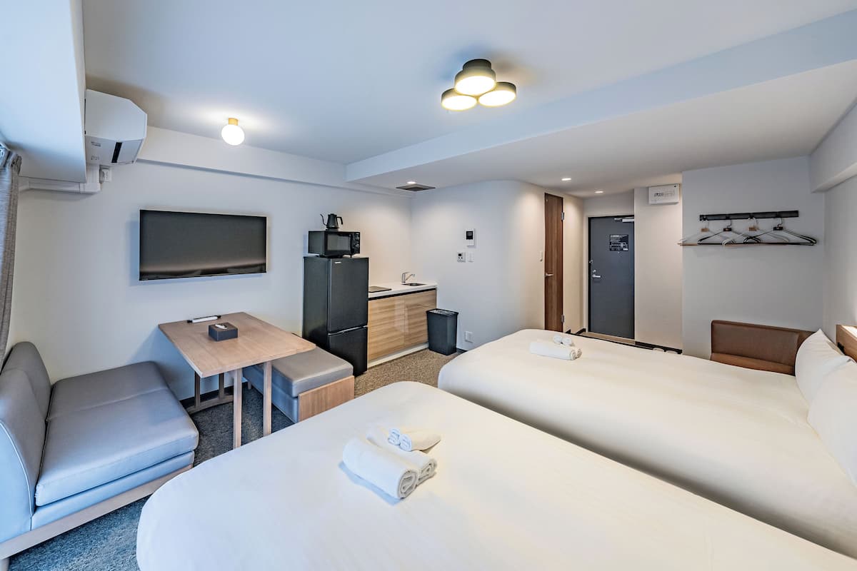 Standard-Vierbettzimmer, 2 Queen-Betten, Nichtraucher | 2 Schlafzimmer, kostenloses WLAN