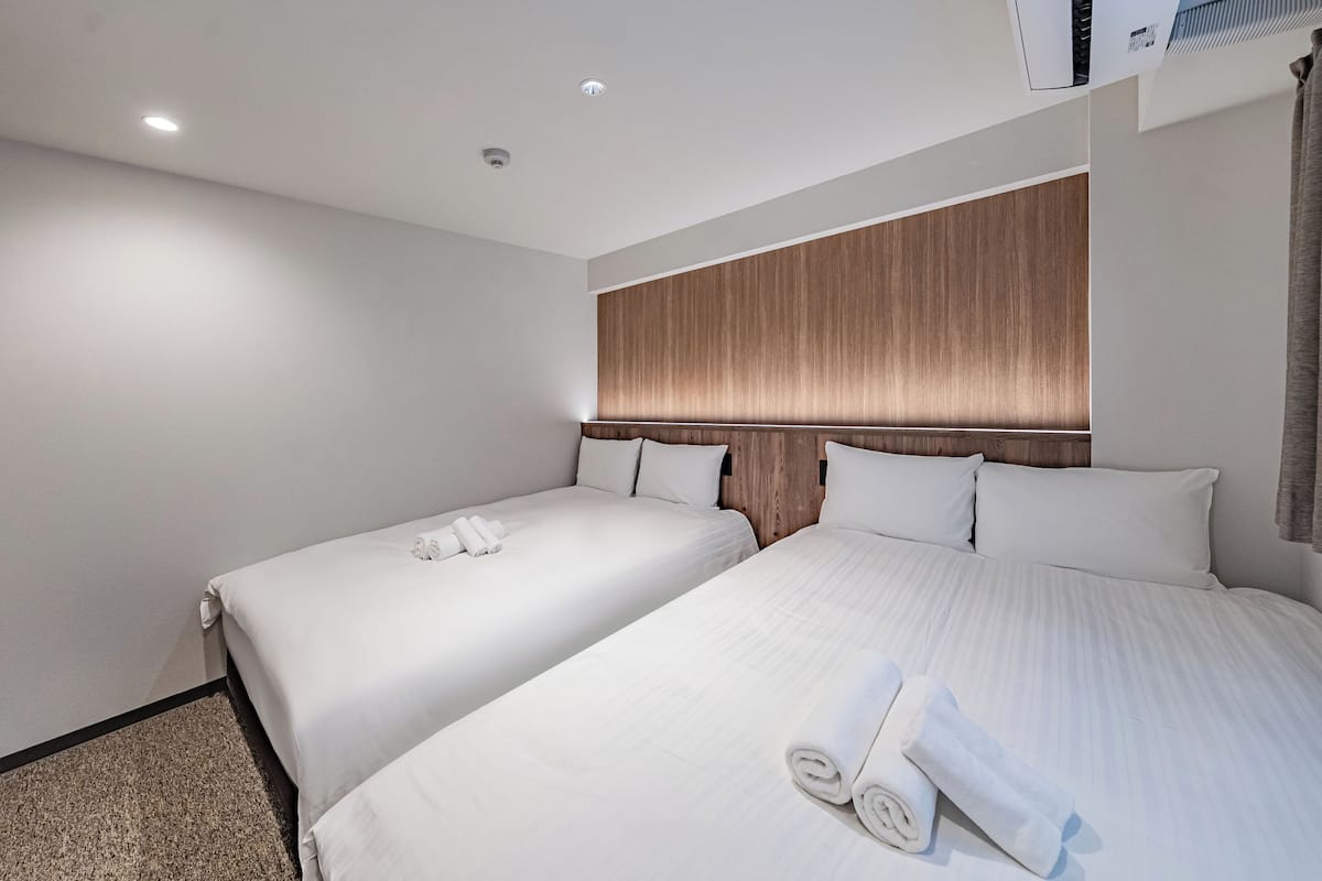 Suite Familiale, plusieurs lits, non-fumeurs, réfrigérateur | 2 chambres, Wi-Fi gratuit
