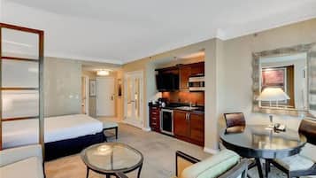 1 habitación, caja de seguridad en la habitación y escritorio