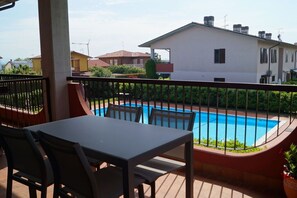Outdoor dining - Rivo Point Comfortable holiday residence (Desenzano del Garda)
