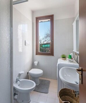 Shower, hair dryer, bidet - Rivo Point Comfortable holiday residence (Desenzano del Garda)