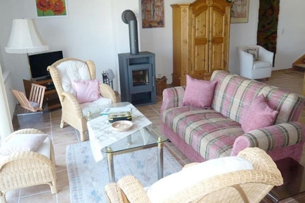 Smart TV, fireplace