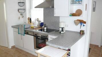 KĂŒhlschrank, Mikrowelle, Ofen, Herdplatte