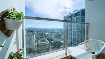 Luxury Apartment, 1 Queen Bed with Sofa bed, Private Bathroom, City View | Terrace/patio