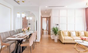 Luxury Apartment, 2 Bedrooms, Private Bathroom, City View