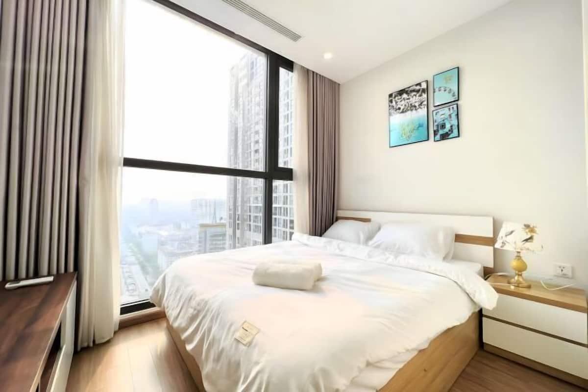 3 bedrooms, Egyptian cotton sheets, premium bedding, down duvets