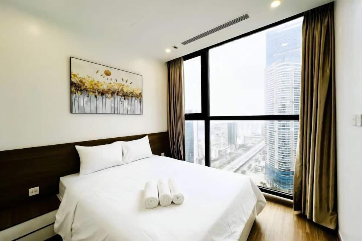 3 bedrooms, Egyptian cotton sheets, premium bedding, down duvets