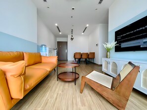 Luksushuoneisto, 3 makuuhuonetta, oma kylpyhuone, kaupunkinäköala | Egyptinpuuvillaiset lakanat, ylelliset vuodevaatteet, untuvapeitot