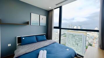 Luxury Apartment, 2 Bedrooms, Private Bathroom, City View | Egyptian cotton sheets, premium bedding, down comforters
