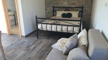 1 bedroom, bed sheets