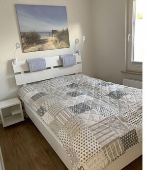 2 bedrooms, iron/ironing board, WiFi