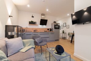 Smart TV - Romantic holiday home with storage (Wyk)