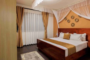 3 bedrooms, bed sheets - Lucian Cottages: 3 bedroom peaceful retreat in Munyonyo (Kampala)