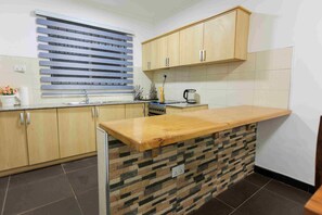 Fridge, microwave, cookware/dishes/utensils - Lucian Cottages: 3 bedroom peaceful retreat in Munyonyo (Kampala)