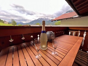 Outdoor dining - Apartment Alpenblick, 62sqm for 4 persons with shower and balcony (Ramsau bei Berchtesgaden)