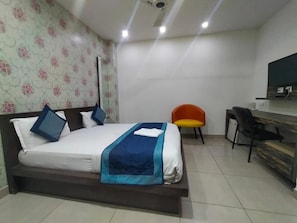 ห้องคลาสสิก | ตู้นิรภัยในห้องพัก, โต๊ะทำงาน, พื้นที่ทำงานแบบใช้แล็ปท็อป
