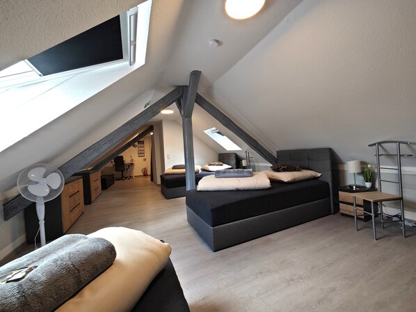 2 chambres, fer et planche à repasser, Wi-Fi gratuit, draps fournis