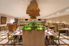 2 개의 레스토랑, 아침 식사, 점심 식사, 저녁 식사 제공(채식 요리)