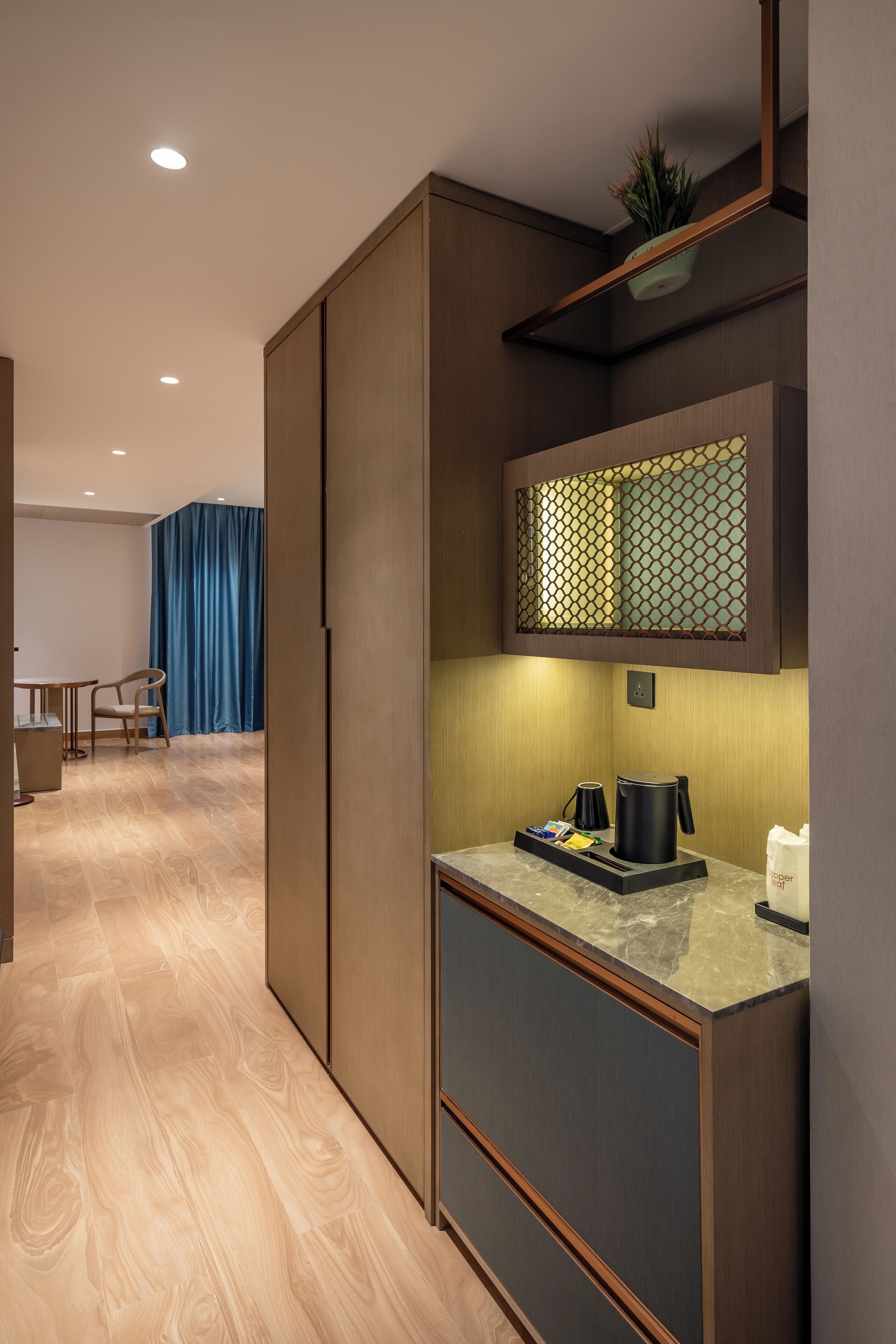 1 habitación, ropa de cama de alta calidad, cubrecamas y minibar 