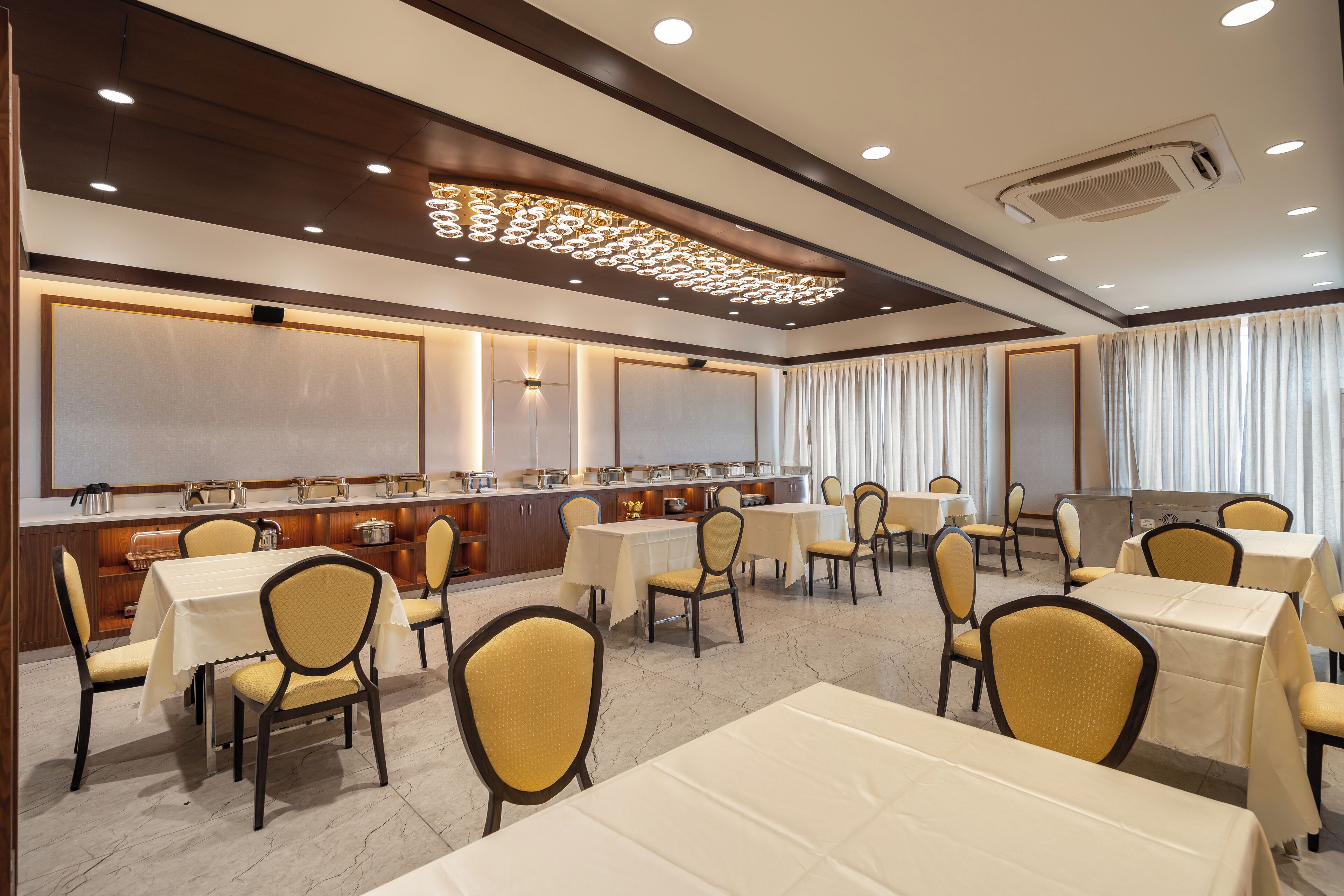 Daily buffet breakfast (INR 448 per person)