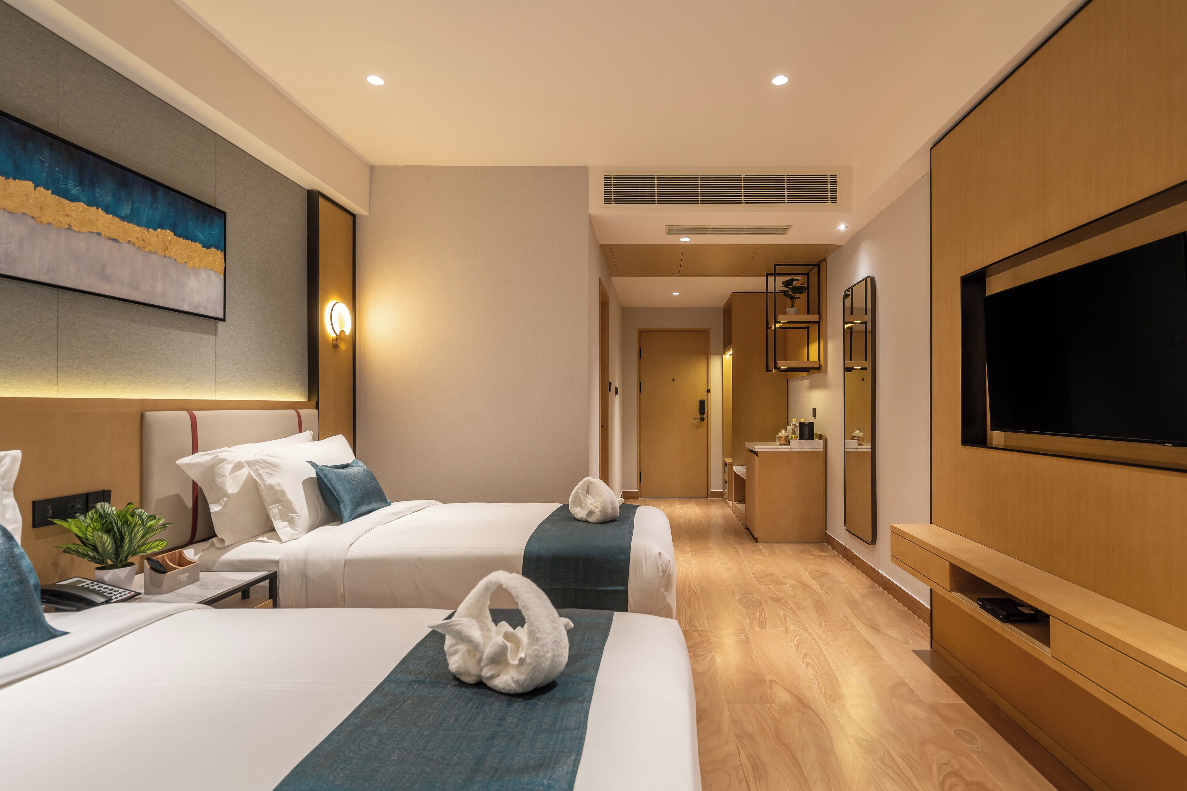 1 bedroom, premium bedding, down duvets, minibar