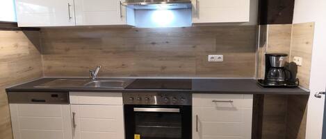 Fridge, stovetop, coffee/tea maker, electric kettle