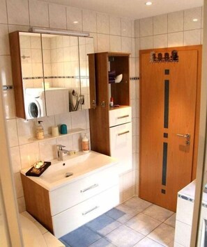 Shower, hair dryer - Winkelchen Comfortable holiday residence (Cochem)