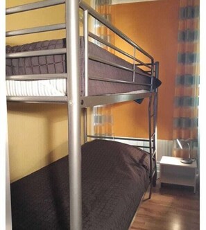 1 chambre, fer et planche à repasser, accès Internet