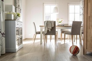 Dining - Luxushaus Bodstedt mit Sauna am Bodden (Fuhlendorf)