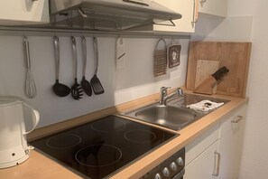 Refrigerador, horno, parrilla de estufa y lavavajillas 