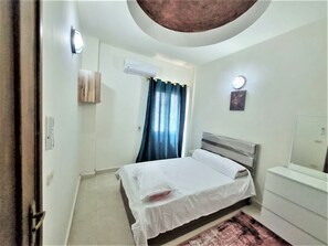 2 bedrooms, bed sheets