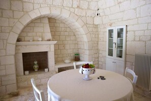 Dining - Country House in Apulia near Alberobello (Cisternino)