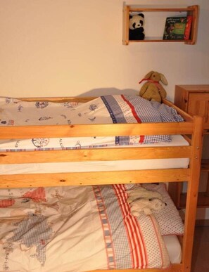 3 bedrooms, iron/ironing board, Internet, bed sheets