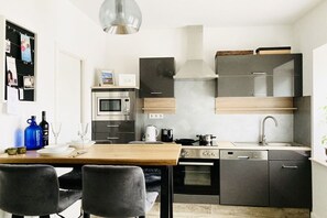 Fridge, microwave, oven, stovetop