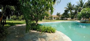 4 piscines extérieures