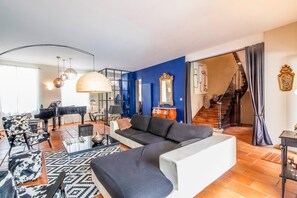 Smart TV, fireplace - Mansion with Swimming Pool (Buzet-sur-Tarn)
