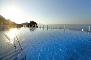 Indoor pool - Apartment in Veli Losinj by the Sea (Veli Losinj)