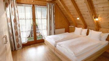 2 bedrooms, iron/ironing board, Internet, bed sheets