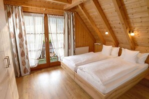 2 bedrooms, iron/ironing board, Internet, bed sheets